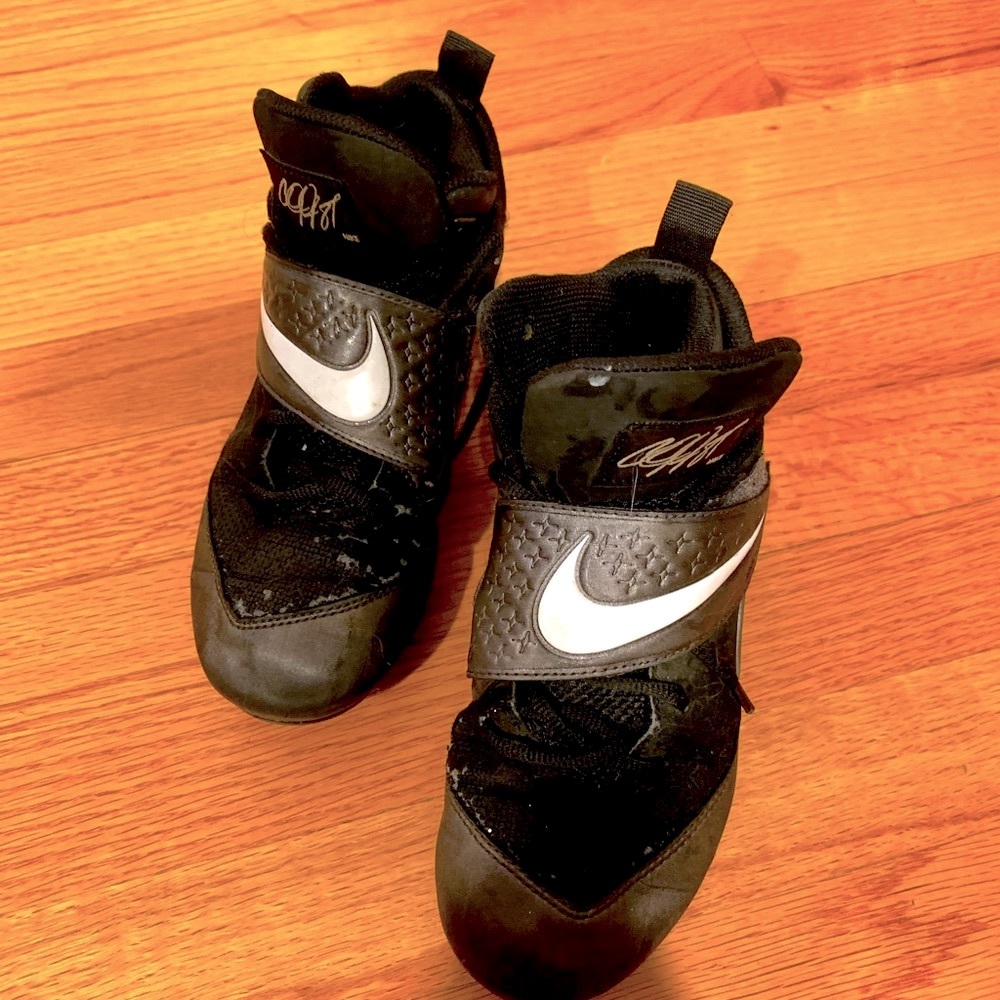 Nike kids 3Y football cleats pre owned